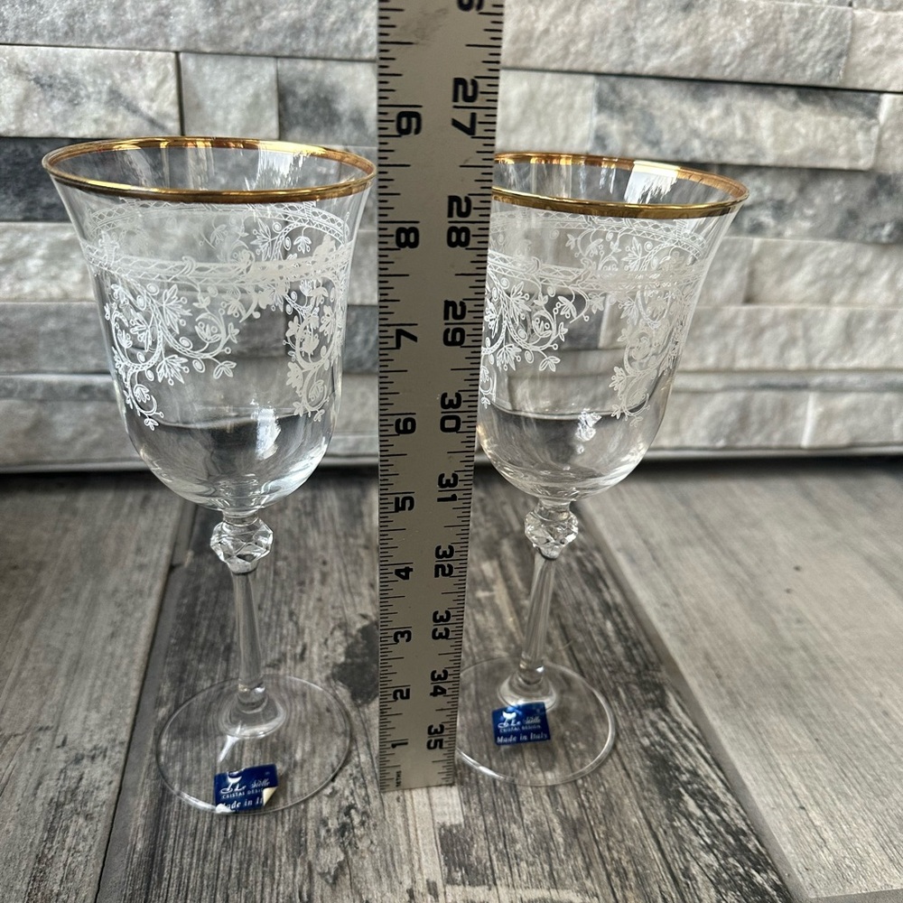 Vintage  Le Stella  Italy Etched  Floral Gold Trim   Wine Glasses  Set of Two - Picture 8 of 9